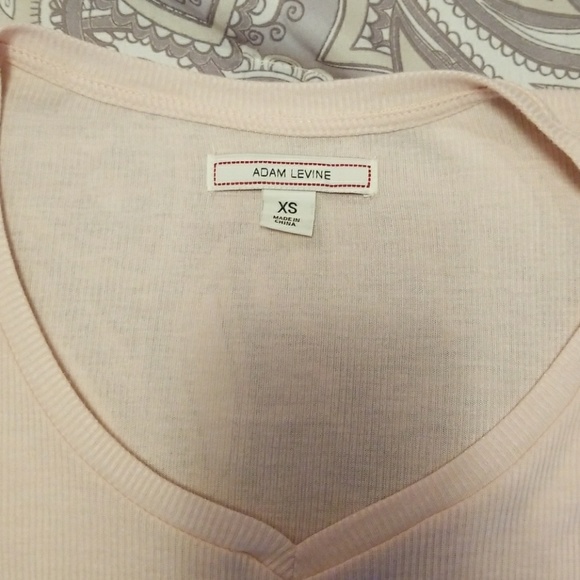 Pink Adam Levine t shirt v neck longer in the back - Picture 2 of 4